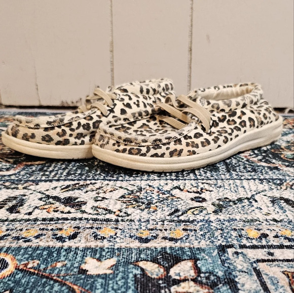 Gigil Cheetah Girls Moccasins Slip On, Size 1 - Picture 3 of 10